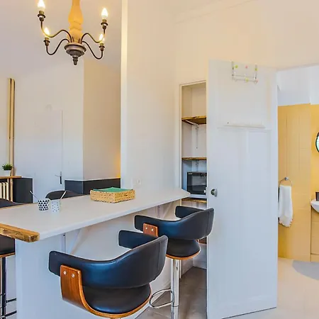 #3 Centre, Balcon, Lumineux, Stationnement Facile, Confort Apartamento