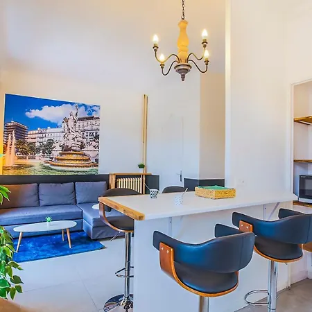 #3 Centre, Balcon, Lumineux, Stationnement Facile, Confort *