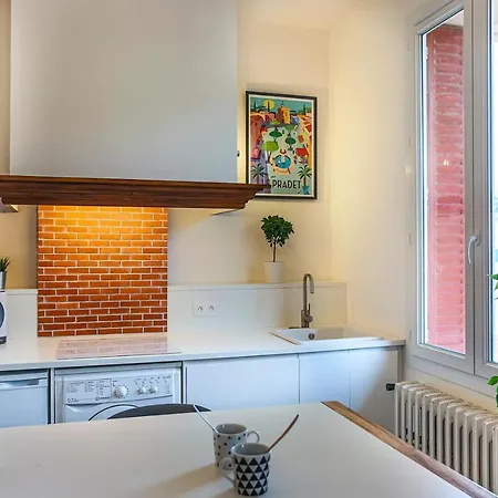 Apartamento #3 Centre, Balcon, Lumineux, Stationnement Facile, Confort *