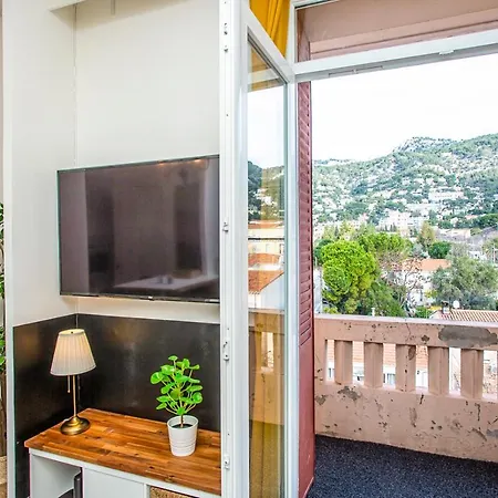 #3 Centre, Balcon, Lumineux, Stationnement Facile, Confort