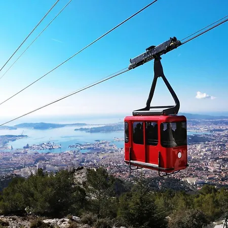 #3 Centre, Balcon, Lumineux, Stationnement Facile, Confort